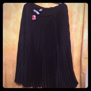 Pleated black skirt (1X - see chart) Brand New